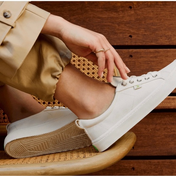 Cariuma Canvas Sneakers - Picture 4 of 4